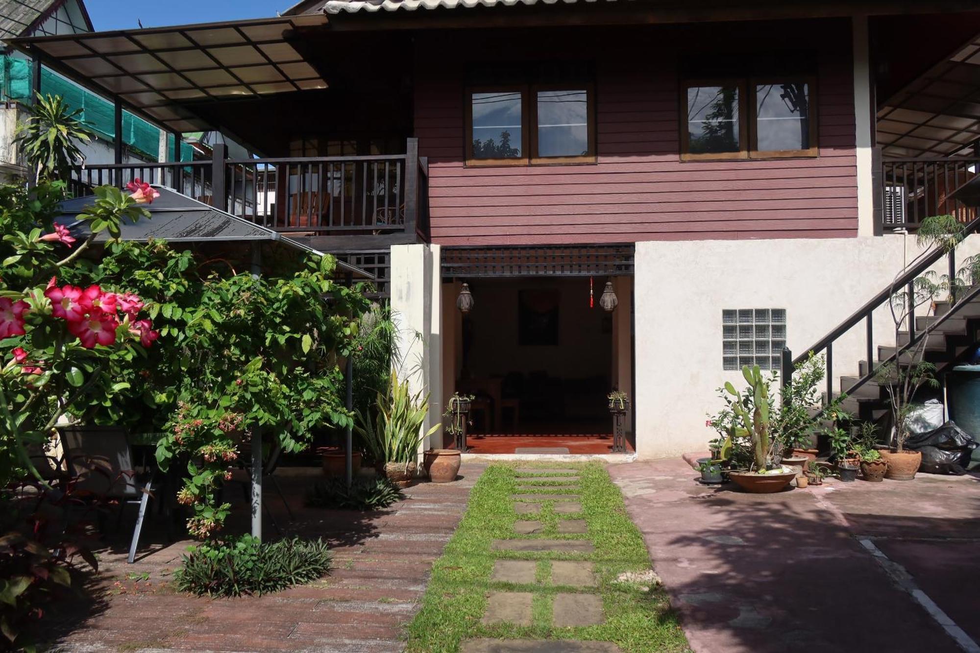 Banjai Garden Guesthouse チエンマイ エクステリア 写真