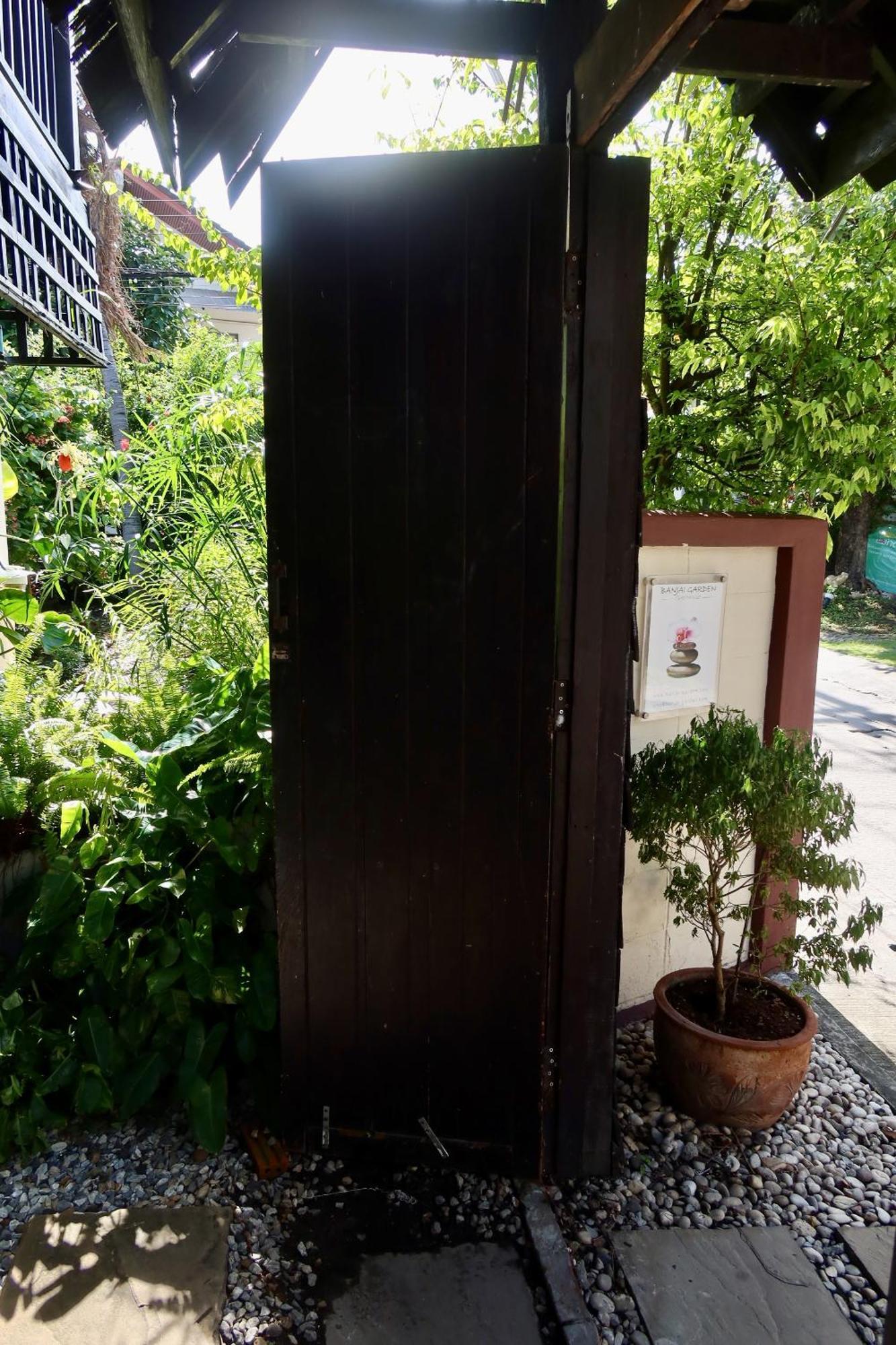 Banjai Garden Guesthouse チエンマイ エクステリア 写真